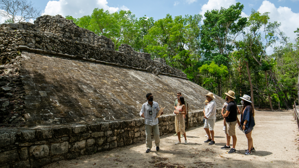 Tour in the mayan city of Cobá