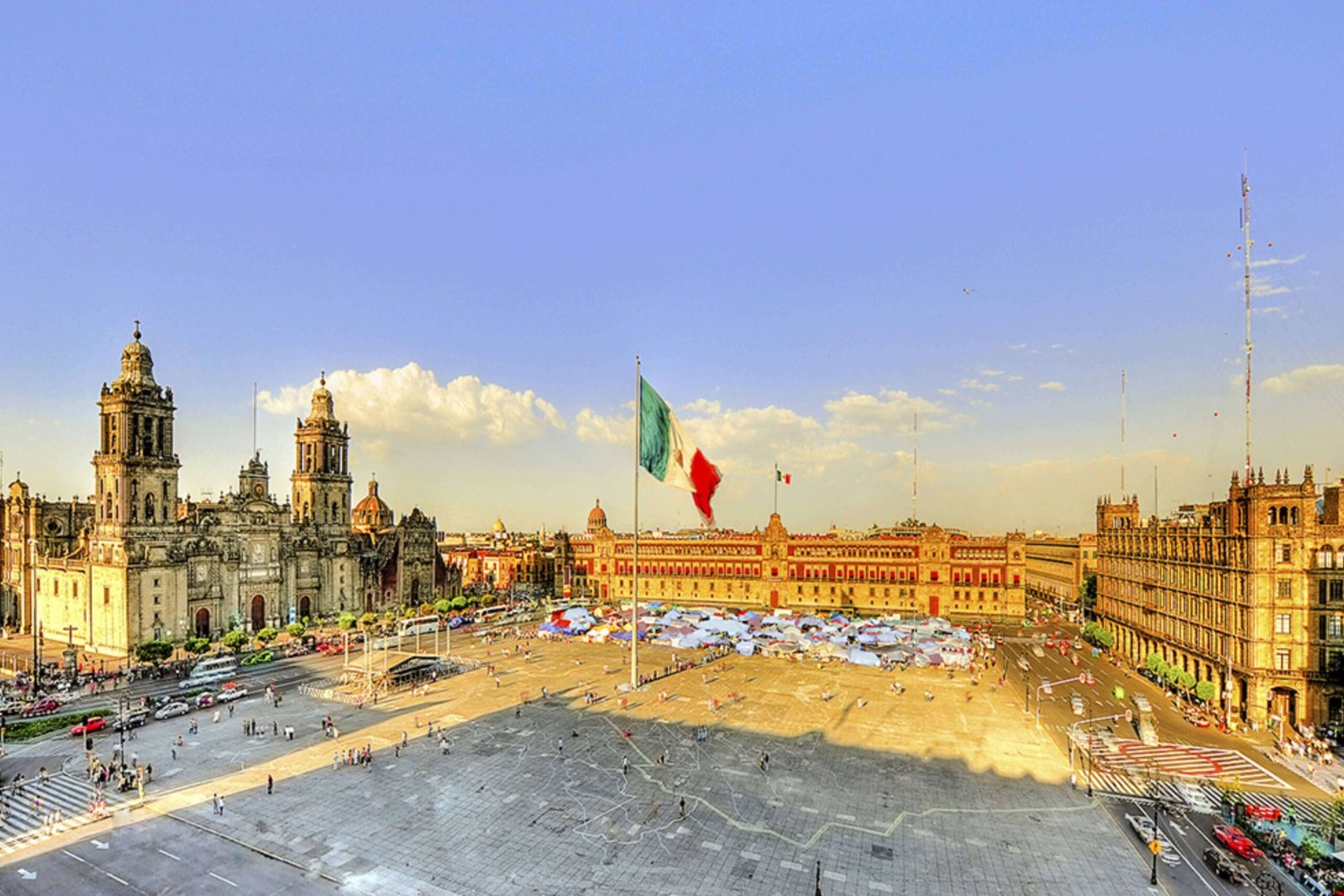 celebrate the national holidays in the zocalo