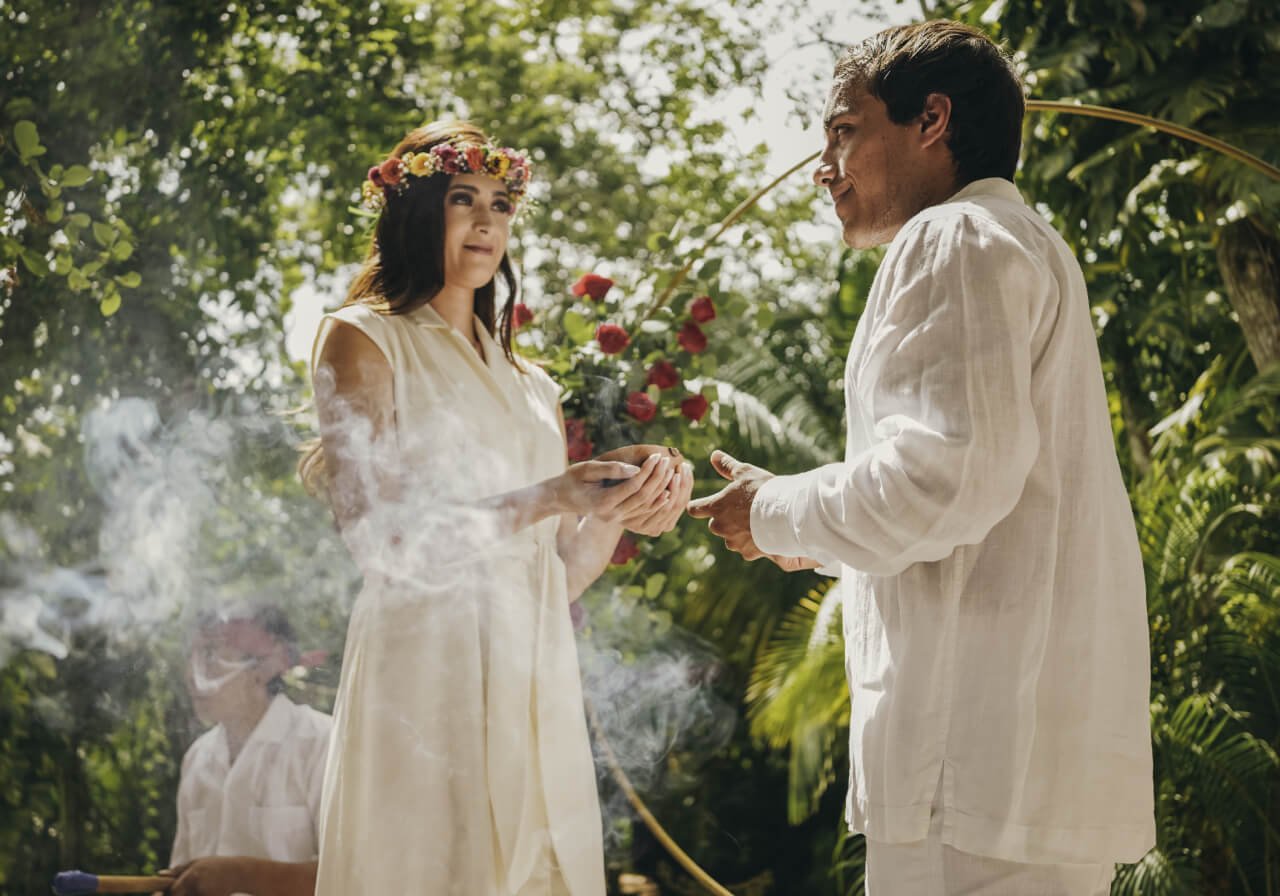 Vestimenta blanca en una boda maya