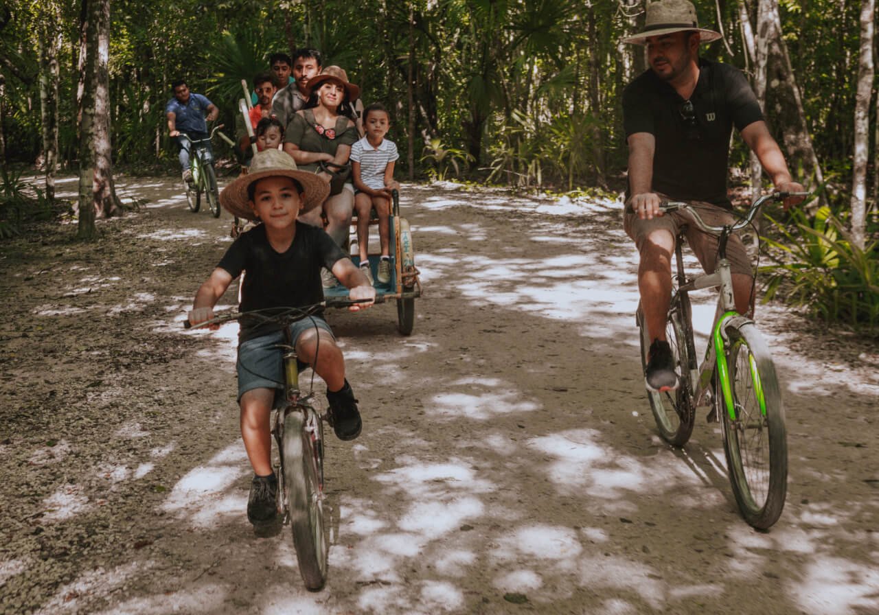 recorrido en ruinas de Cobá en verano